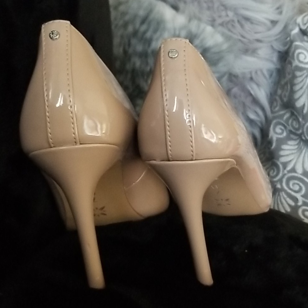 BCBG HEELS - Picture 3 of 5